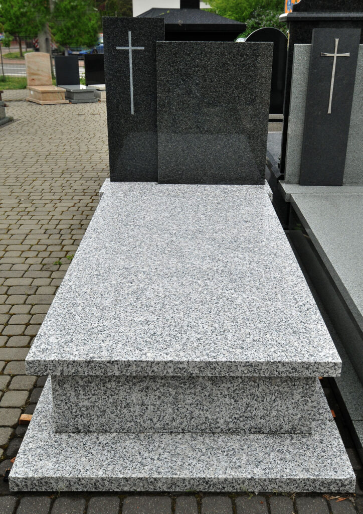 Nagrobek z ekspozycji Legionowo, ul. Targowa róg Wyszyńskiego o numerze LG018