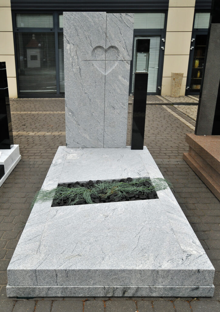 Nagrobek z ekspozycji Radzymin, Aleja Jana Pawła II 62 o numerze RD011