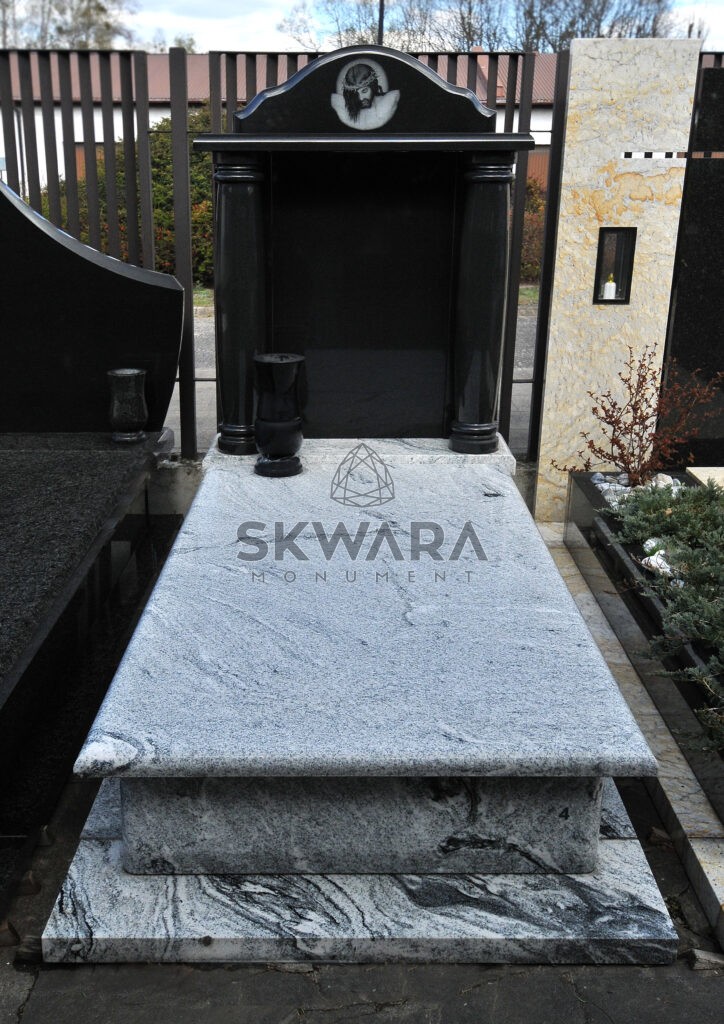 Nagrobek z ekspozycji Warszawa, ul. Kazimierza Wójcickiego 14 o numerze KA004