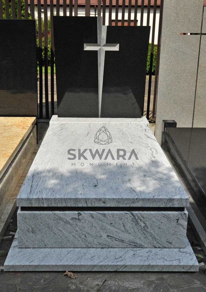 Nagrobek z ekspozycji Warszawa, ul. Kazimierza Wójcickiego 14 o numerze KA007