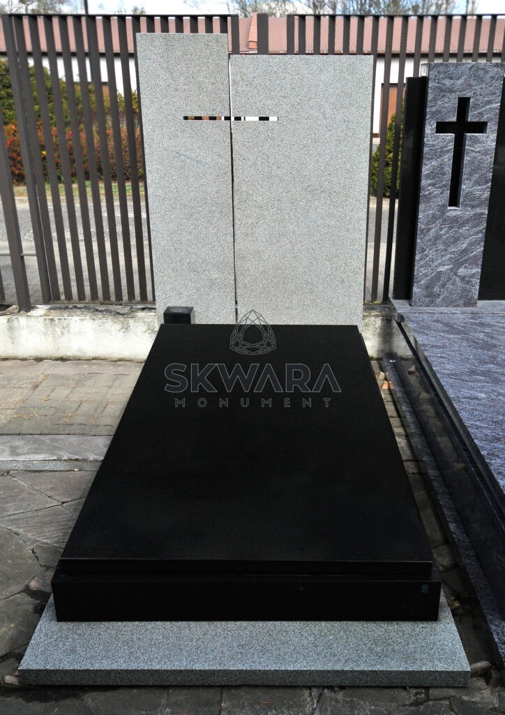 Nagrobek z ekspozycji Warszawa, ul. Kazimierza Wójcickiego 14 o numerze KA008