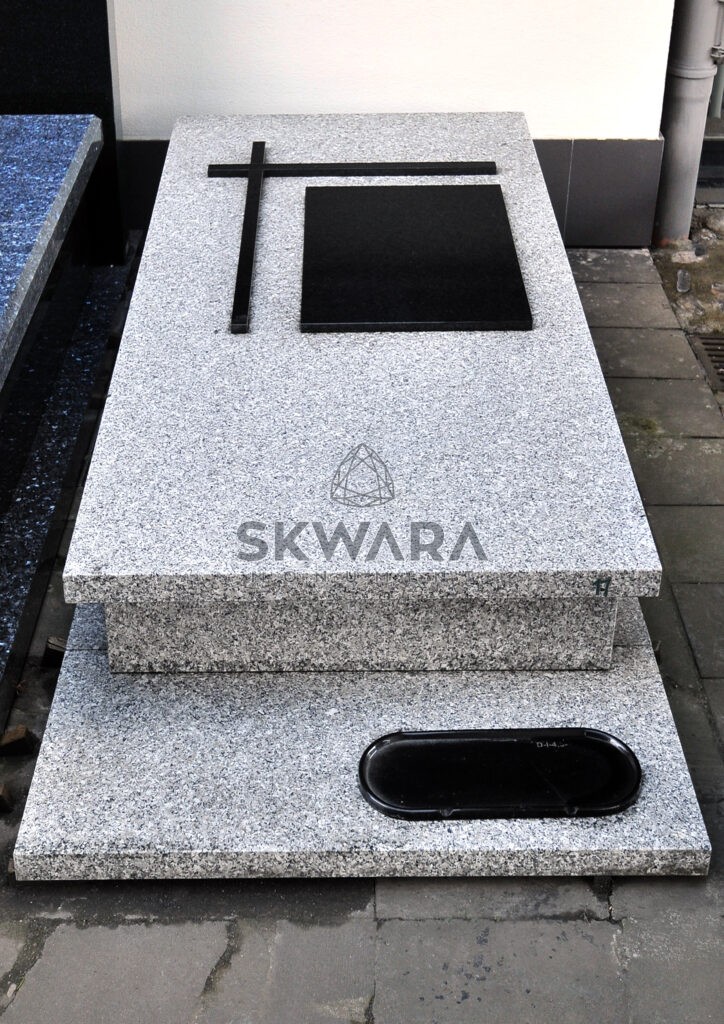 Nagrobek z ekspozycji Warszawa, ul. Kazimierza Wójcickiego 14 o numerze KA017