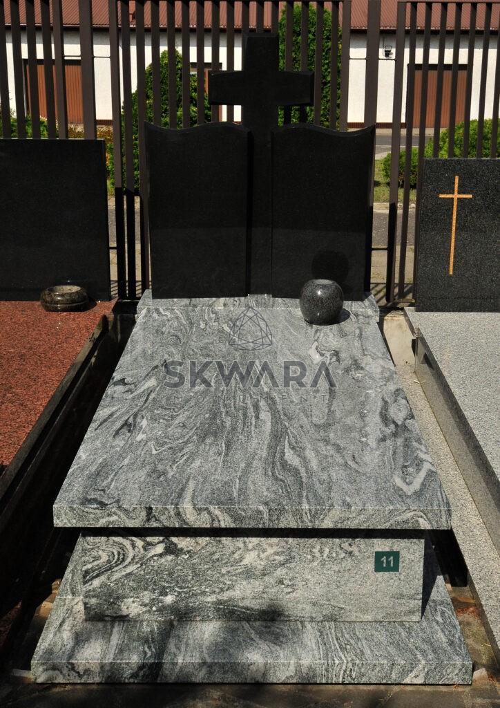 Nagrobek z ekspozycji Warszawa, ul. Kazimierza Wójcickiego 14 o numerze KA011